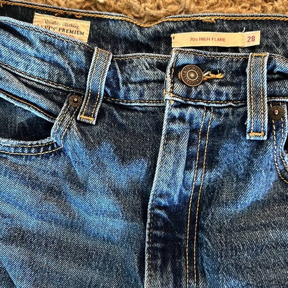 Levi’s 70s High Flare in Take It Out - Picture 2 of 8